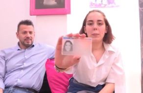Colegiala española se mete en el porno muy joven para joder a sus padres