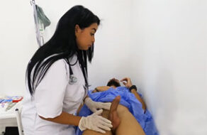 Doctora mexicana follando con el paciente