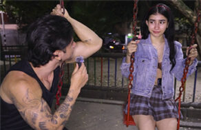 joven colombiana entrevistada en parque